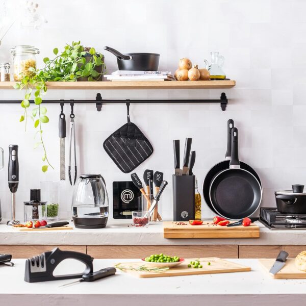 MasterChef Non-Stick Saucepan 18cm with Lid for Induction Hobs - Scratch Resistant Aluminum, Black - Image 7